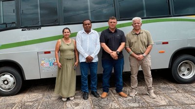 Câmara acompanha entrega de maquinários, UTI móvel, Micro-ônibus e vistoria em obras da saúde